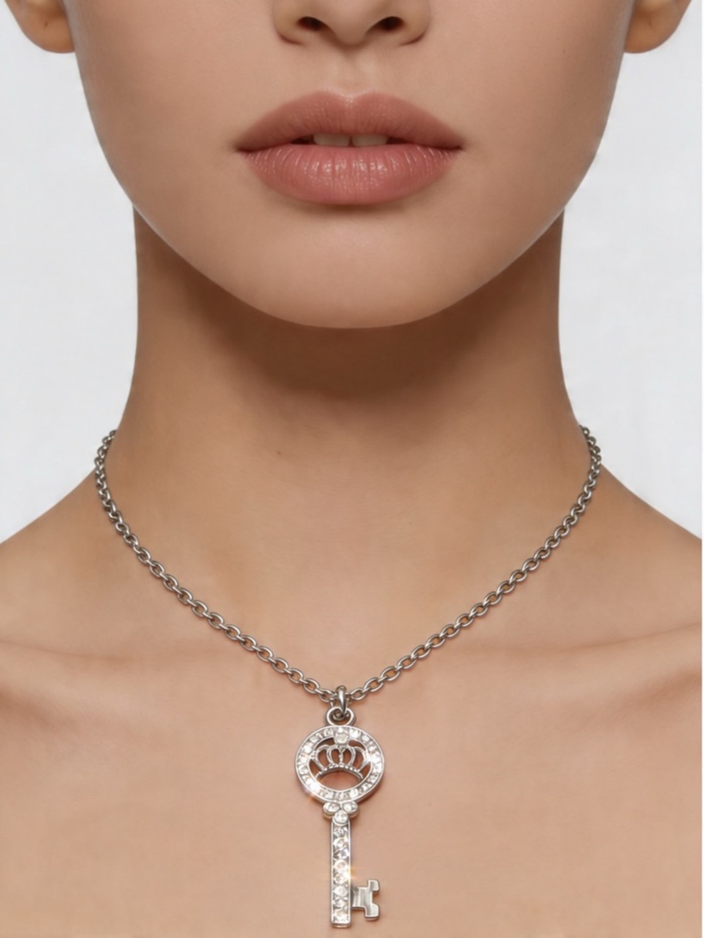 Super Star. Rhinestone Crown Key Pendant Necklace.